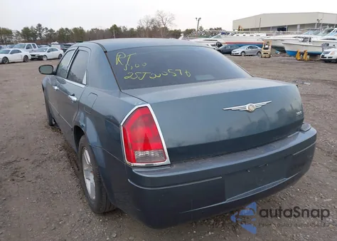 2005 Chrysler 300 z USA, uszkodzony, nr VIN 2C3AA43R95H663173
